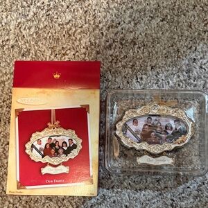 KEEPSAKE the Label Gold and Cream Family Frame 2007 Hallmark